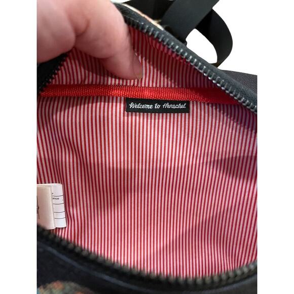 Herschel Hip / Fanny Pack Pineapple & Hibiscus Print Adjustable Straps Hawaii - Picture 7 of 7